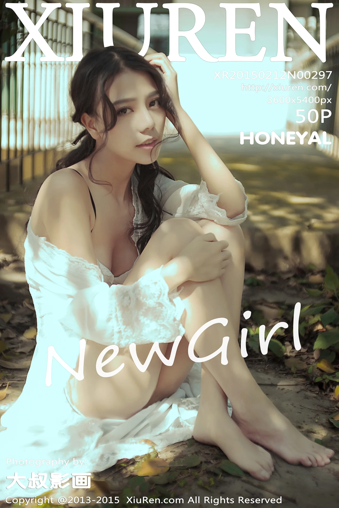 [XiuRen秀人网]No.297_性感女神HONEYAL书本挡胸半裸秀豪乳完美诱惑写真50P-秀人网 - XiuRen.Space